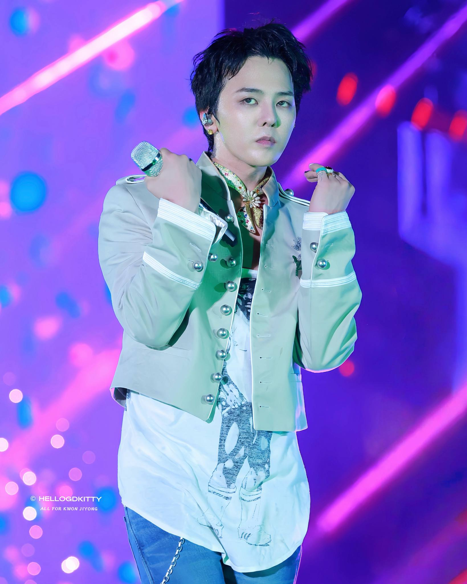 Choáng với độ giàu của G-Dragon: Chủ căn hộ 640 tỷ cho phóng thẳng siêu xe vào phòng khách, hết mua nhà đến tặng vàng 9999 cho nhân viên- Ảnh 9. Choáng với độ giàu của G-Dragon: Chủ căn hộ 640 tỷ cho phóng thẳng siêu xe vào phòng khách, hết mua nhà đến tặng vàng 9999 cho nhân viên- Ảnh 9.