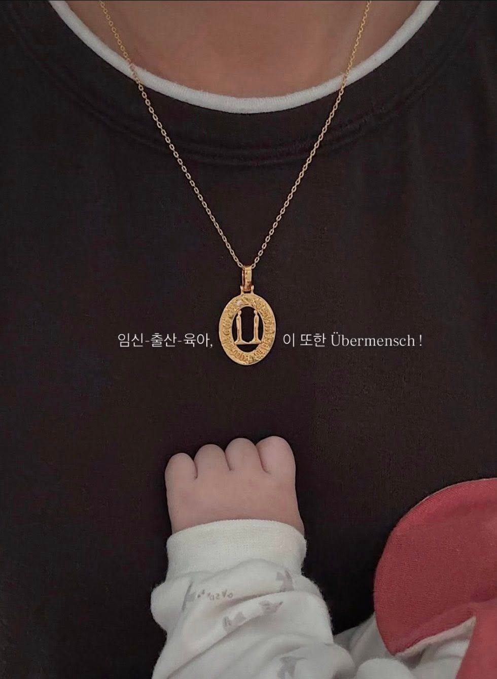 Choáng với độ giàu của G-Dragon: Chủ căn hộ 640 tỷ cho phóng thẳng siêu xe vào phòng khách, hết mua nhà đến tặng vàng 9999 cho nhân viên- Ảnh 10. Choáng với độ giàu của G-Dragon: Chủ căn hộ 640 tỷ cho phóng thẳng siêu xe vào phòng khách, hết mua nhà đến tặng vàng 9999 cho nhân viên- Ảnh 10.