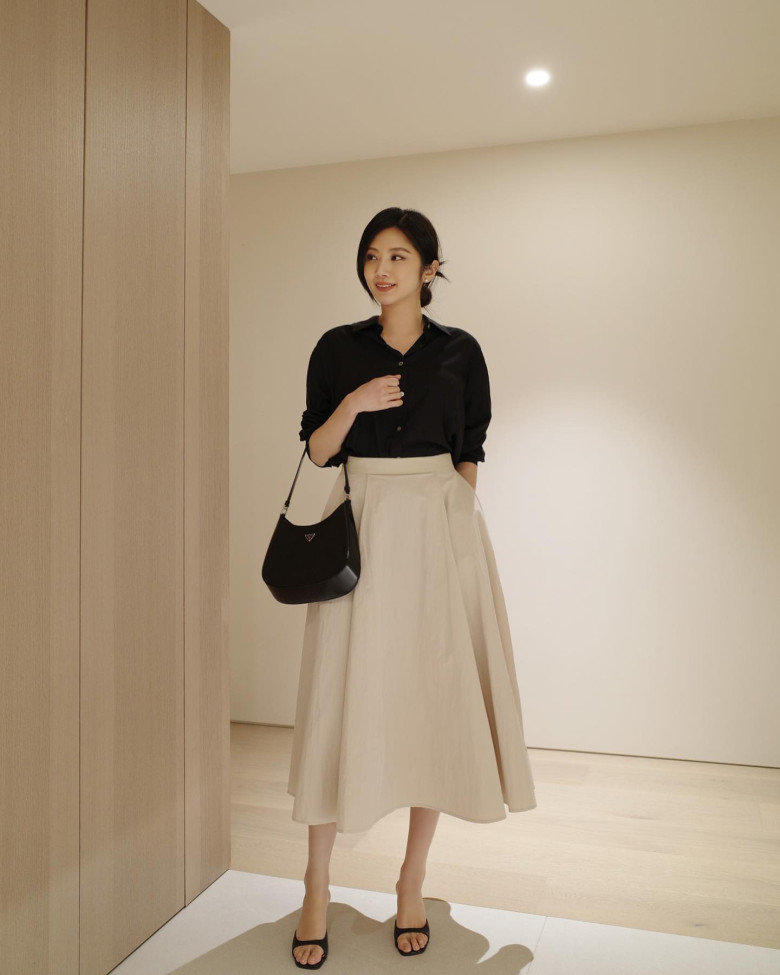 Chân váy suông mang lại cảm giác thanh lịch và nữ tính cho outfit công sở. Thiết kế đơn giản giúp item này dễ phối đồ và phù hợp với nhiều dáng người.