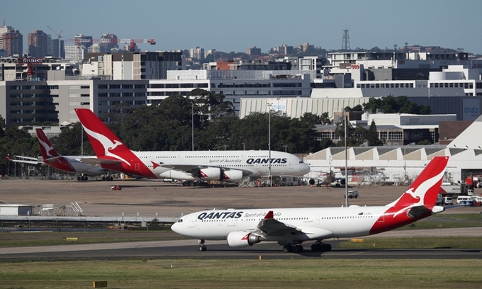 Một chiếc máy bay của Qantas tại Sydney, Australia, hồi tháng 3/2020. Ảnh: Reuters.