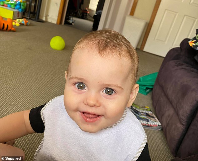 Bé trai 11 tháng tuổi tử vong sau khi ngậm một quả bóng bay trong miệng lúc mẹ đang nấu cơm - Ảnh 1.