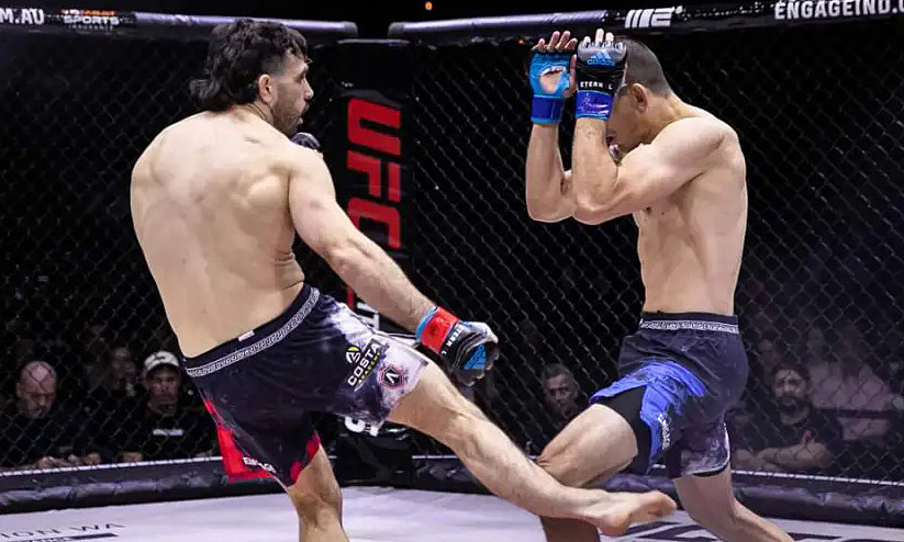 Becker (phải) trong khoảnh khắc bị gãy chân vì đòn đá phá trụ bất thành. Ảnh: Eternal MMA