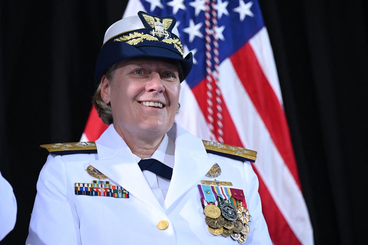 Đô đốc Linda Fagan trong lễ bổ nhiệm tại trụ sở Lực lượng Tuần duyên Mỹ ở thủ đô Washington hôm 1/6. Ảnh: AFP.