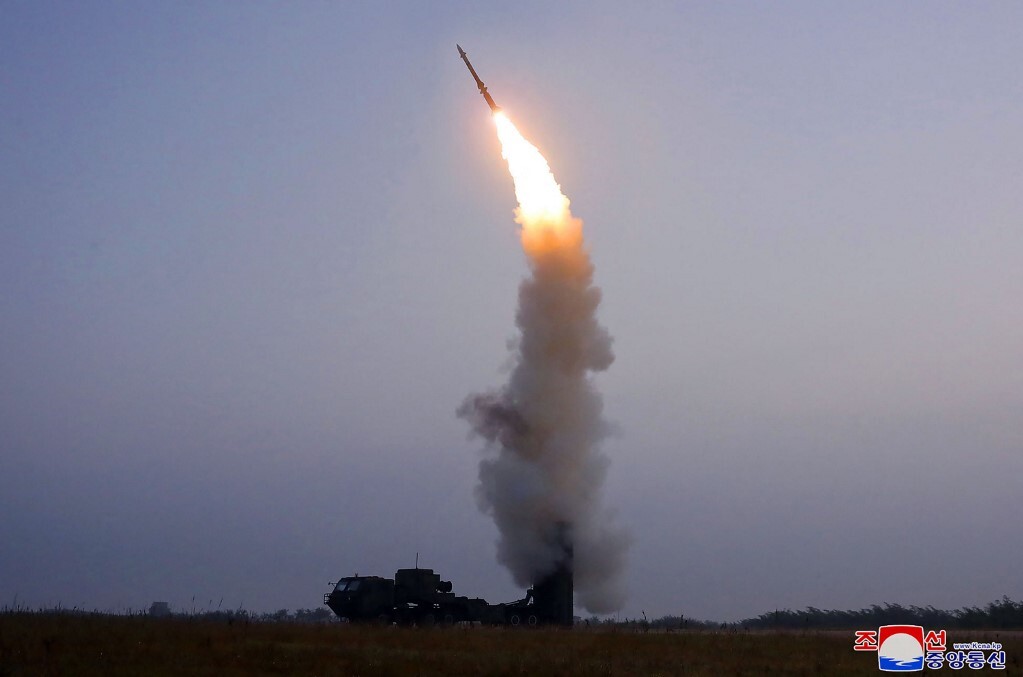 Tên lửa phòng không Triều Tiên khai hỏa trong một đợt thử nghiệm. Ảnh: KCNA.
