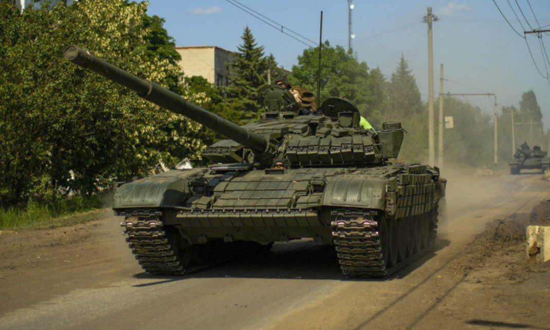 Xe tăng T-72 Ba Lan viện trợ cho Ukraine tham chiến tại tỉnh miền đông Donetsk. Ảnh: Twitter/UAWeapons.