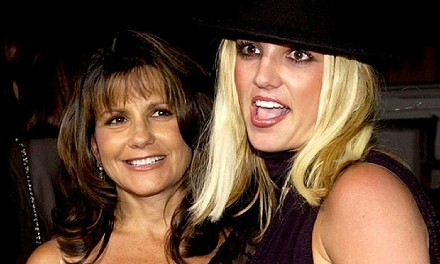 Britney Spears và mẹ Lynne Spears từng cắt đứt mối quan hệ năm 2002. Ảnh: Rex