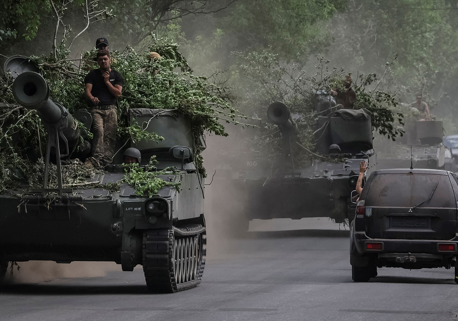Lính Ukraine di chuyển cùng hệ thống lựu pháo tự hành M109 của Mỹ tại Donetsk ,miền đông Ukraine hôm 13/6. Ảnh: Reuters.