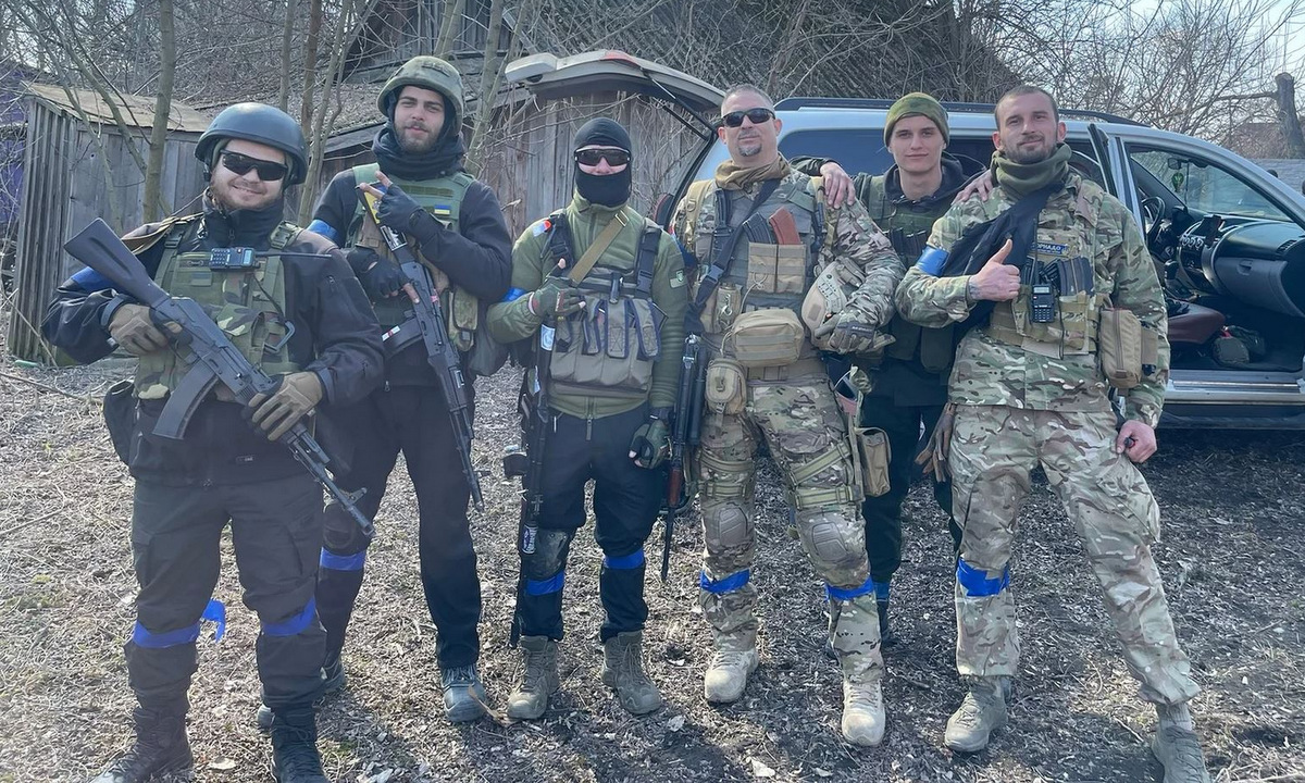 Một nhóm lính tình nguyện nước ngoài tham chiến tại Ukraine hồi tháng 3. Ảnh: Twitter/jmvasquez1974.