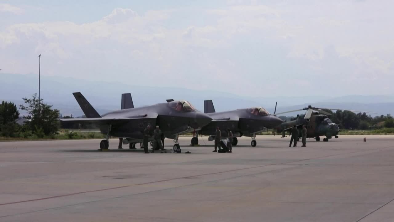 F-35 Mỹ khoe dàn tên lửa khi diễn tập ở Đông Âu