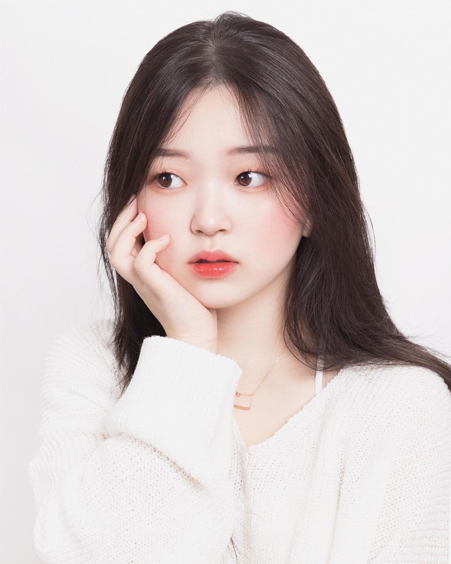 Kim Yoon Hee hiện hoạt động tự do. Ảnh: Instagram unis_xx