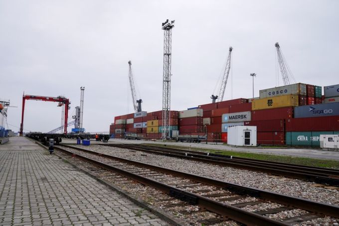 Một cảng thương mại ở thị trấn Baltiysk ở vùng Kaliningrad, Nga hồi tháng 10/2021. Ảnh: Reuters.