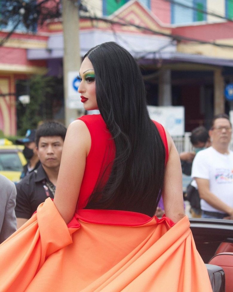 Hoa hậu 71kg Thái Lan giảm cân cật lực, mặc bodysuit diễu hành siêu amp;#34;bánh cuốnamp;#34; - 2