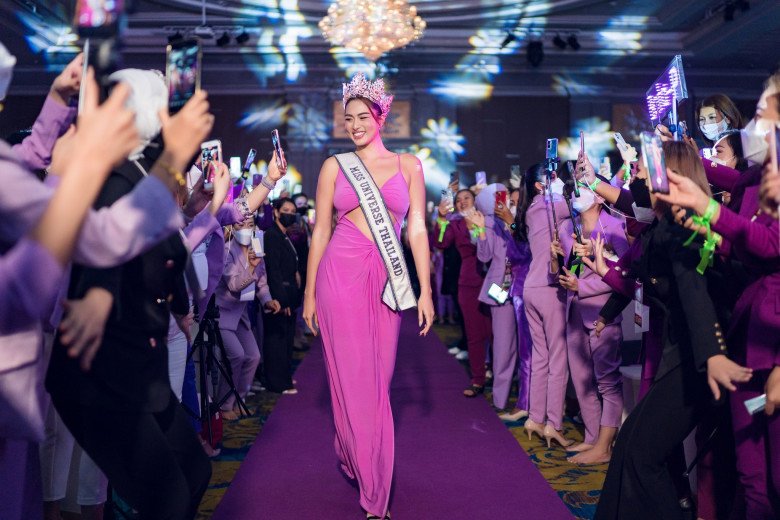 Hoa hậu 71kg Thái Lan giảm cân cật lực, mặc bodysuit diễu hành siêu amp;#34;bánh cuốnamp;#34; - 11