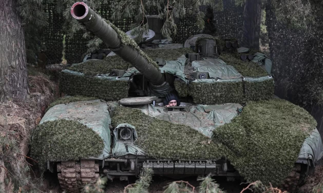 Xe tăng T-90M Nga triển khai ở mặt trận phía nam hồi cuối tháng 5. Ảnh: RIA Novosti