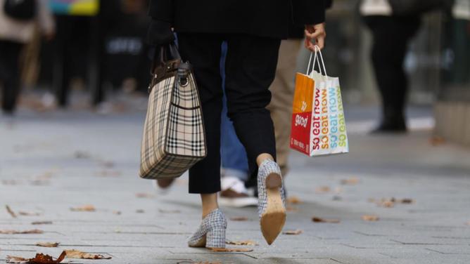 Consumer confidence readings have fallen in February to pandemic lows. (James Worsfold/AAP PHOTOS)