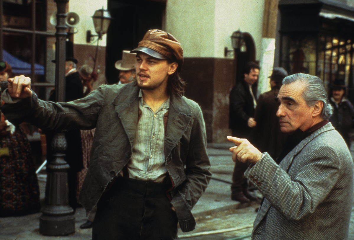 Diễn viên Leonardo DiCaprio (trái) và đạo diễn Martin Scorsese trên phim trường Gangs of New York. Ảnh: Touchstone Pictures