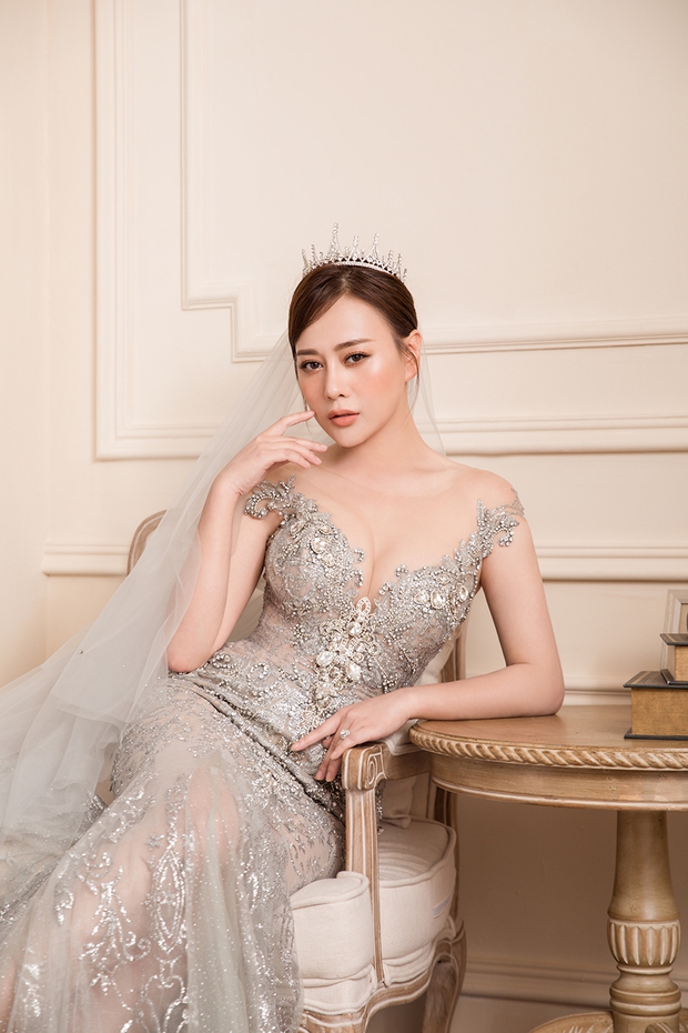 Xôn xao ảnh Phương Oanh diện váy cưới giữa lúc đăng ký kết hôn cùng Shark Bình - Ảnh 3.