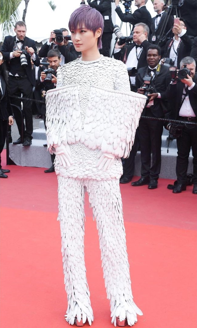 Lý Vũ Xuân diện trang phục Haute Couture của Balmain trên thảm đỏ Cannes 2019. Ảnh: AFP