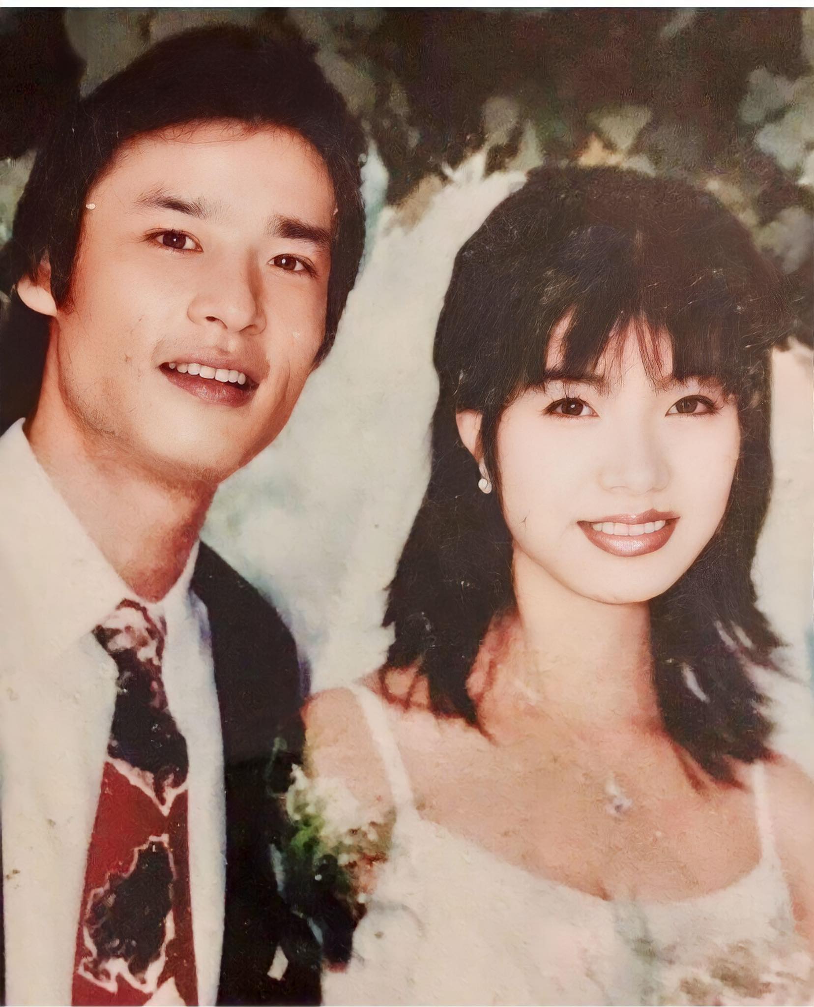 Nghệ sĩ Võ Hoài Nam và diễn viên Lan Anh trong ảnh cưới năm 1999. Ảnh: Nhân vật cung cấp