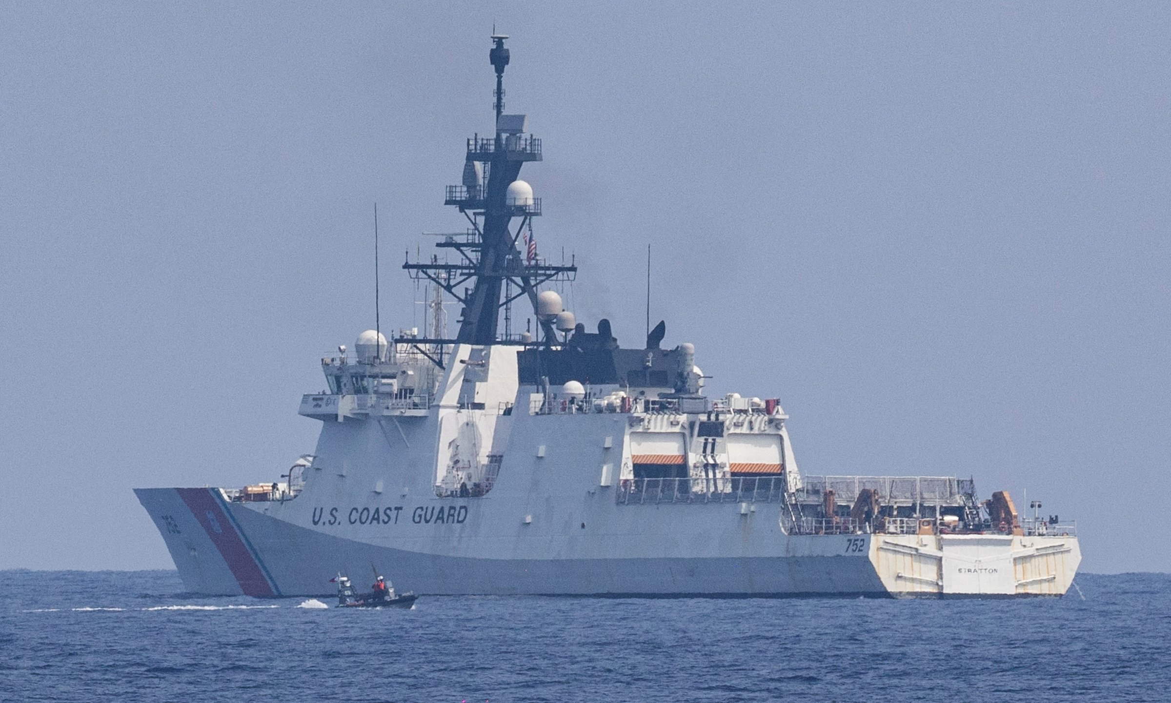 USCGC Stratton diễn tập ngoài khơi Philippines hôm 6/6. Ảnh: Reuters