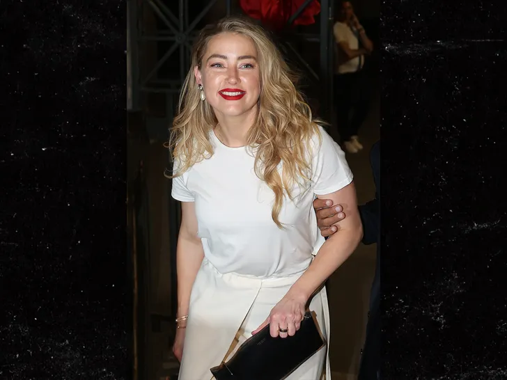 Amber Heard tại Liên hoan phim Taormina hôm 24/6. Ảnh: Backgrid