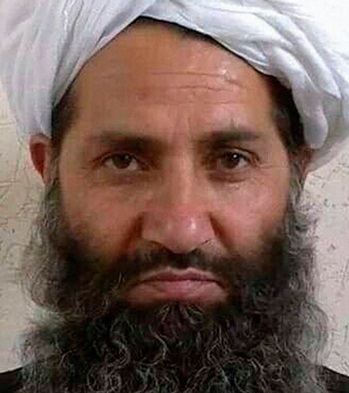 Lãnh tụ tối cao Afghanistan Hibatullah Akhundzada trong bức ảnh được Taliban công bố năm 2016. Ảnh: Reuters