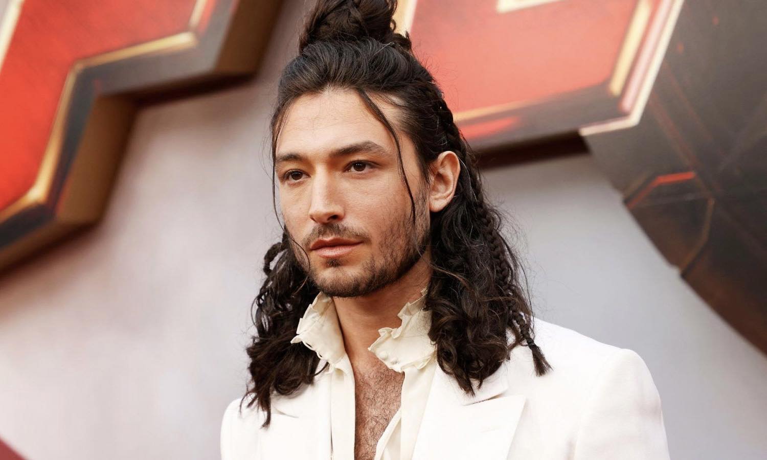 Ezra Miller - tài tử lắm tài nhiều tật