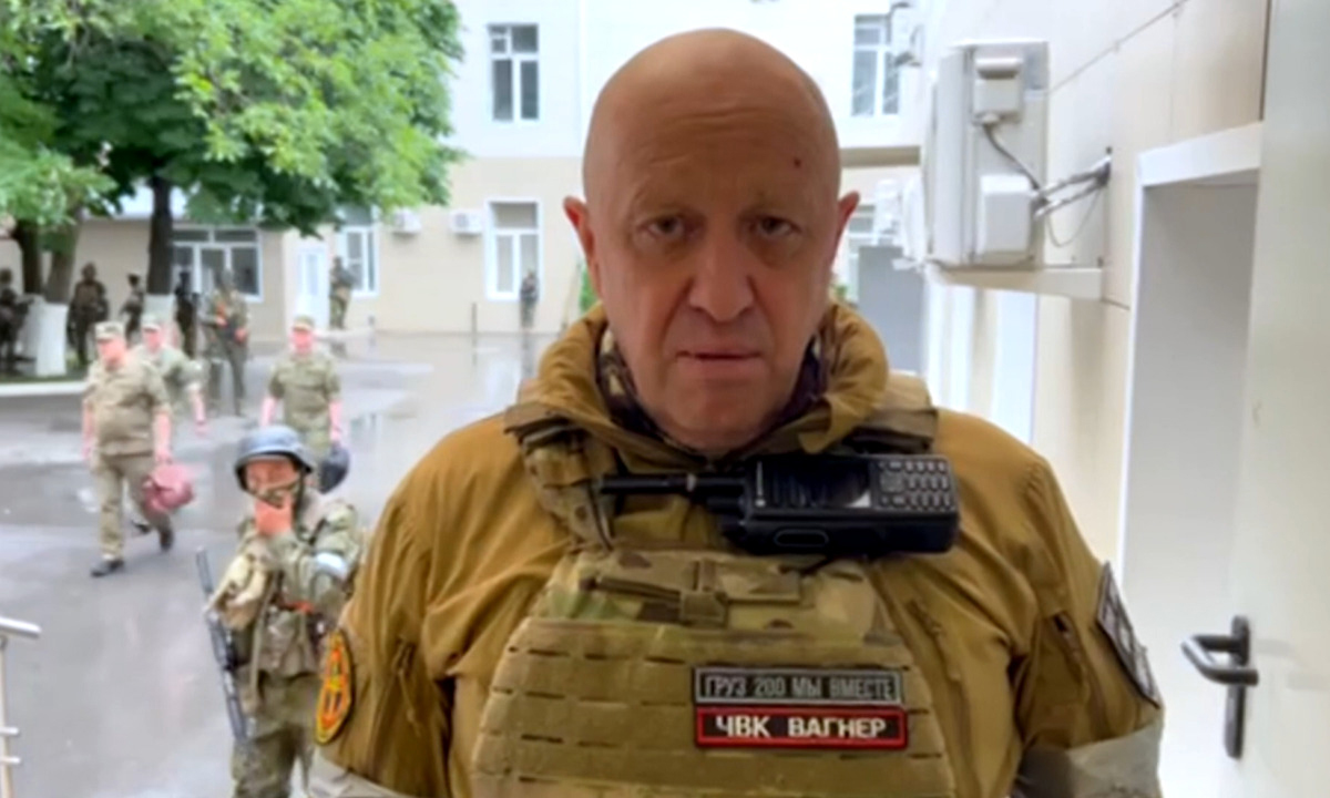 Yevgeny Prigozhin, lãnh đạo tập đoàn quân sự tư nhân Wagner tại thành phố Rostov-on-Don, Nga ngày 24/6. Ảnh: Reuters