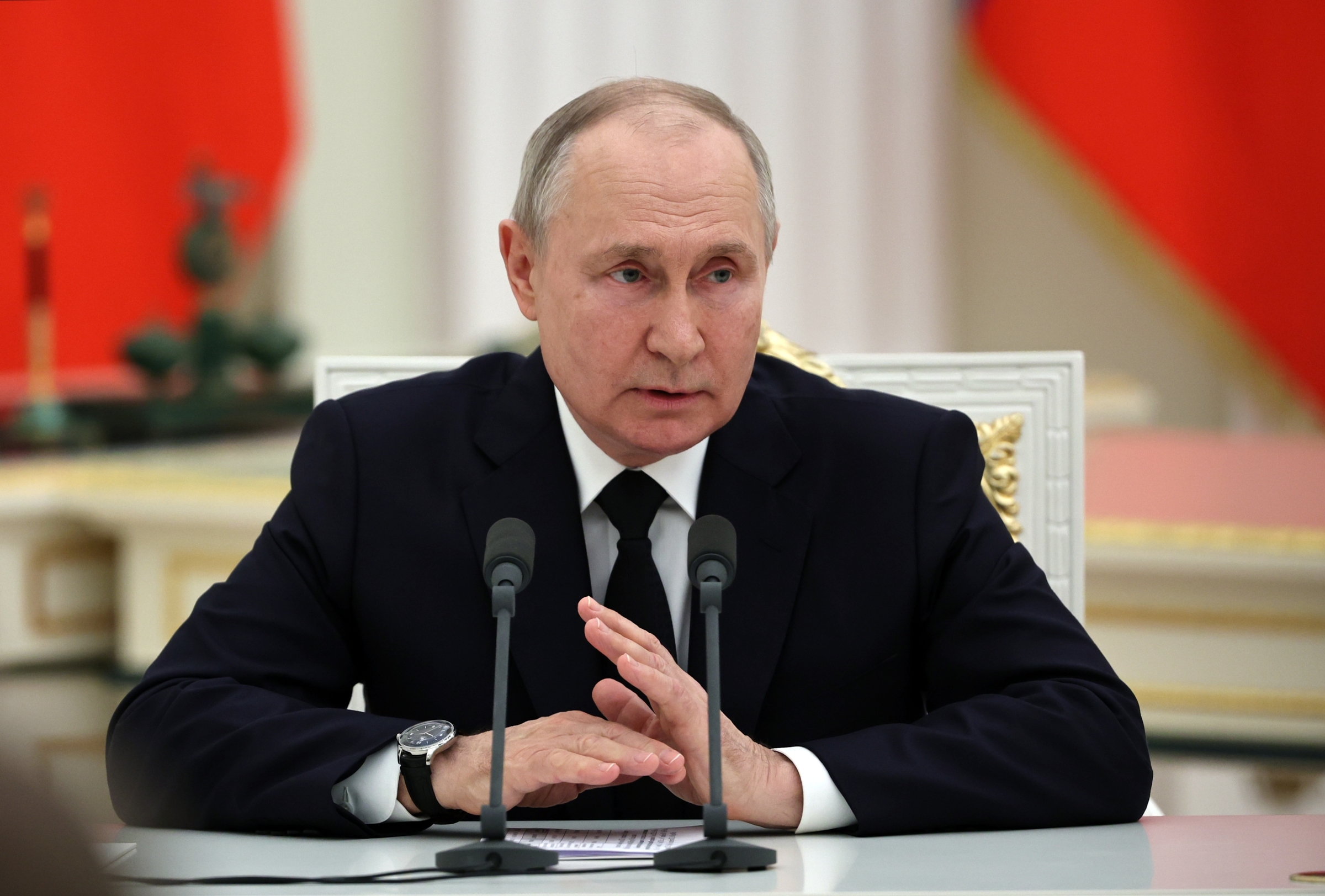 Tổng thống Vladimir Putin tại cuộc họp với các quan chức quốc phòng ở Điện Kremlin, Moskva ngày 27/6. Ảnh: AFP