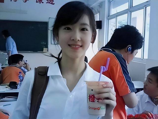 Chương Trạch Thiên nổi danh với danh xưng hot girl trà sữa.