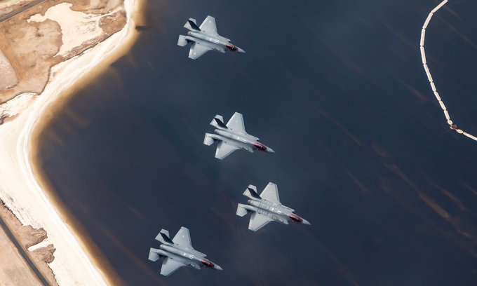 Tiêm kích F-35I Israel bay theo đội hình trong cuộc tập trận Cờ Xanh tháng 10/2021. Ảnh: IDF