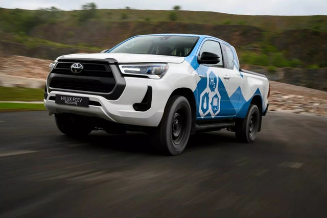 Cả thế giới còn đang e dè, Toyota Hilux chạy pin nhiên liệu hydro đã chuẩn bị chạy thử thực tế, thách thức xe điện với phạm vi hoạt động lên tới 600km- Ảnh 3.