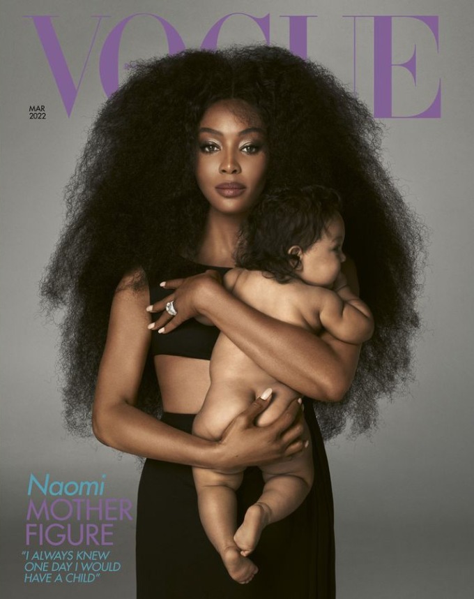Naomi Campbell và con gái trên bìa tạp chí. Ảnh: Vogue 2022