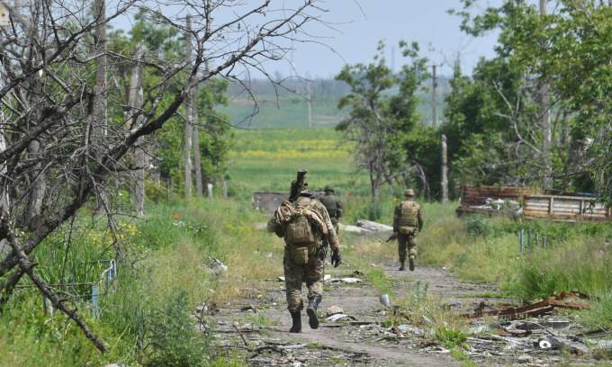 Quân nhân Nga tại một ngôi làng gần tiền tuyến ở tỉnh Donetsk hồi tháng 5/2023. Ảnh: RIA Novosti