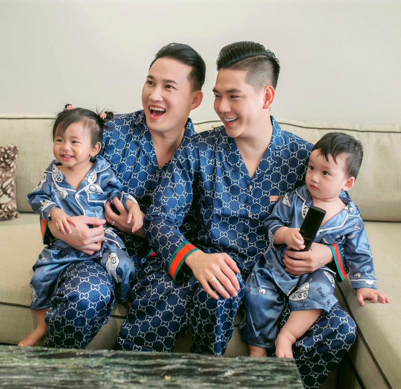 Gia đình Hà Trí Quang - Thanh Đoàn du lịch Nha Trang sau tiệc sinh nhật.