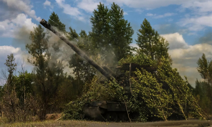 Pháo tự hành MSTA-S Nga nã đạn về vị trí Ukraine ngày 21/5. Ảnh: BQP Nga