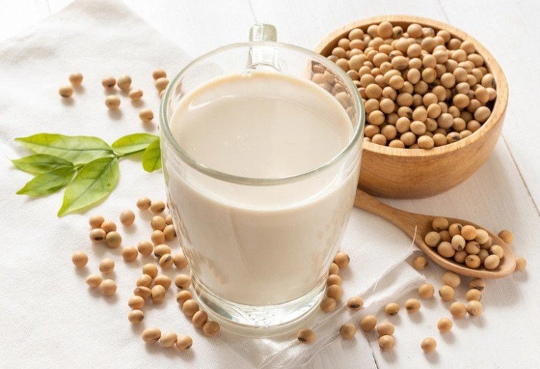 Sữa đậu nành chứa nhiều chất có lợi cho sức khỏe nhưng cũng không nên dùng nhiều. (Ảnh minh họa). 