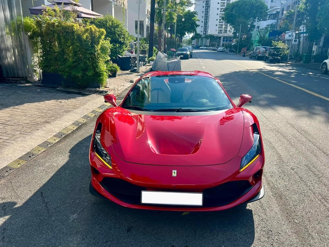 Ferrari F8 Spider chính hãng đầu tiên tại Việt Nam lên sàn xe cũ, giá sang tay 27 tỷ đồng, mới chạy 7.000 km- Ảnh 3.