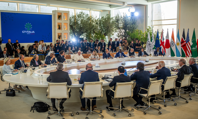 Cuộc họp tại hội nghị thượng đỉnh G7 ngày 14/6 tại Italy. Ảnh: AFP