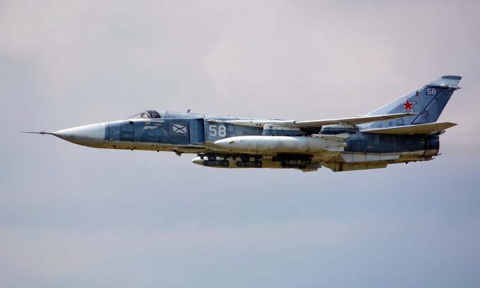 Cường kích Su-24M của hải quân Nga diễn tập trên Biển Đen hồi năm 2017. Ảnh: Russian Planes