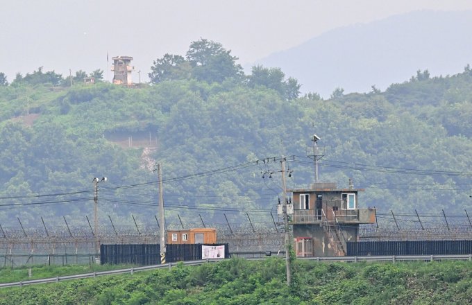 Bốt canh của Triều Tiên tại Khu phi quân sự (DMZ) tháng 7/2023. Ảnh: AFP