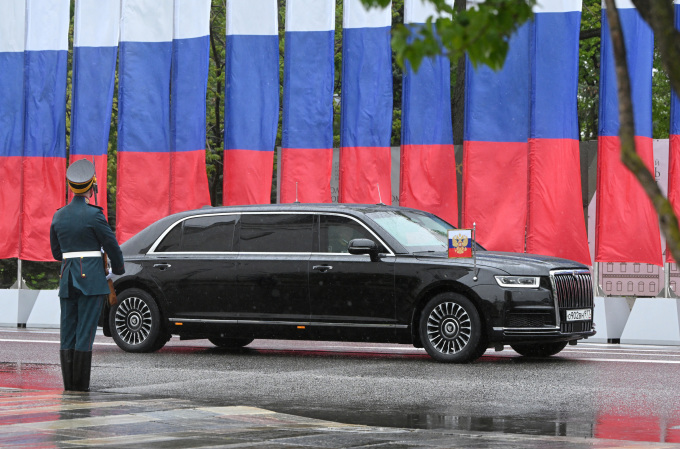 Chiếc limousine Aurus Senate tại Moskva, Nga, ngày 7/5. Ảnh: Reuters