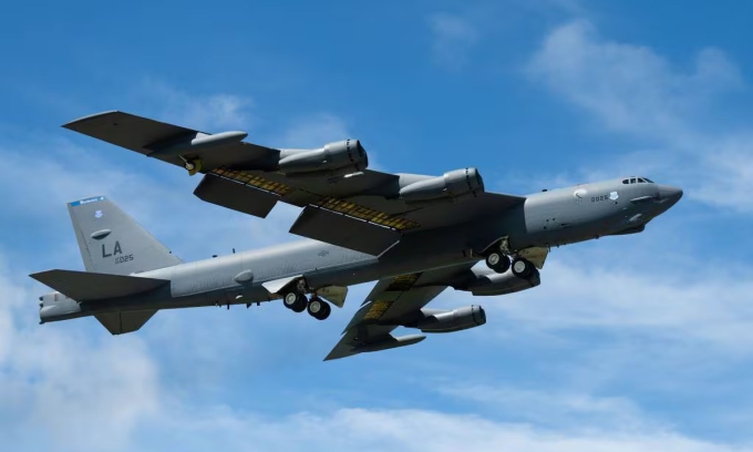 Oanh tạc cơ B-52 ở Ấn Độ Dương hồi tháng 3. Ảnh: Không quân Mỹ