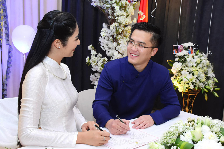 Buổi lễ được tổ chức tại Đại sứ quán Việt Nam ở Arab Saudi ngày 22/6/2019, đánh dấu cột mốc quan trọng trong hành trình tình yêu của cặp đôi.