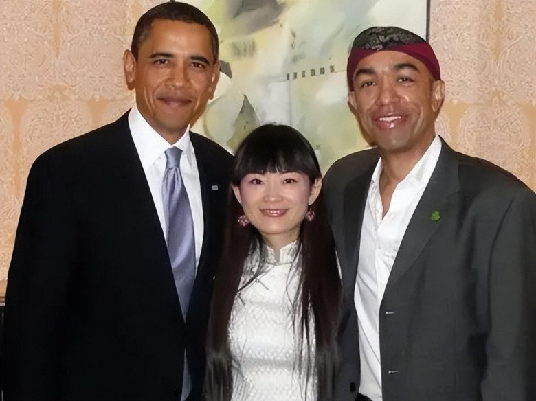 Cựu Tổng thống Obama tới thăm vợ chồng em trai.