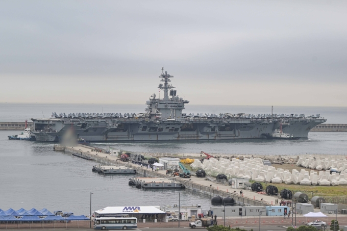 Tàu sân bay hạt nhân USS Theodore Roosevelt cập cảng Busan, Hàn Quốc vào ngày 22/6. Ảnh: Yonhap