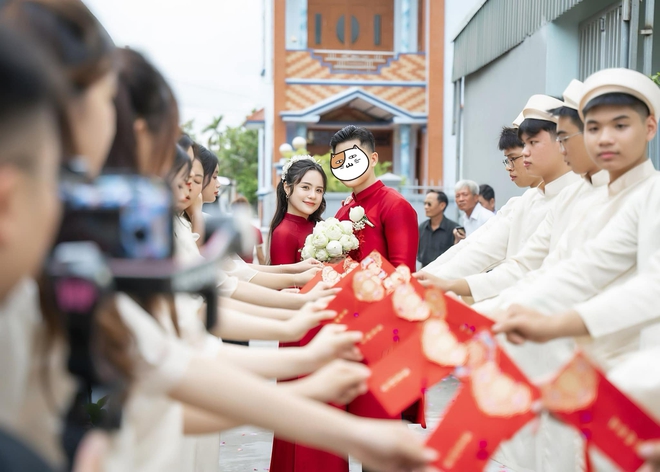 Trọn ảnh nét căng lễ ăn hỏi Thái Trinh: Cô dâu khóc vì 1 hành động của mẹ chồng, tiết lộ lý do giấu chú rể - Ảnh 5.