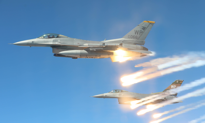 Tiêm kích F-16 Mỹ trong cuộc diễn tập chung Hổ mang Vàng ở Thái Lan hồi tháng 3. Ảnh: Không quân Mỹ