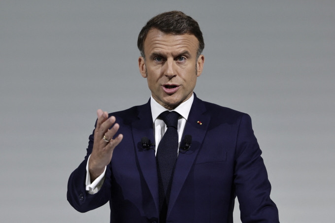 Tổng thống Pháp Emmanuel Macron phát biểu trong một cuộc họp báo ở Paris ngày 12/6. Ảnh: AFP