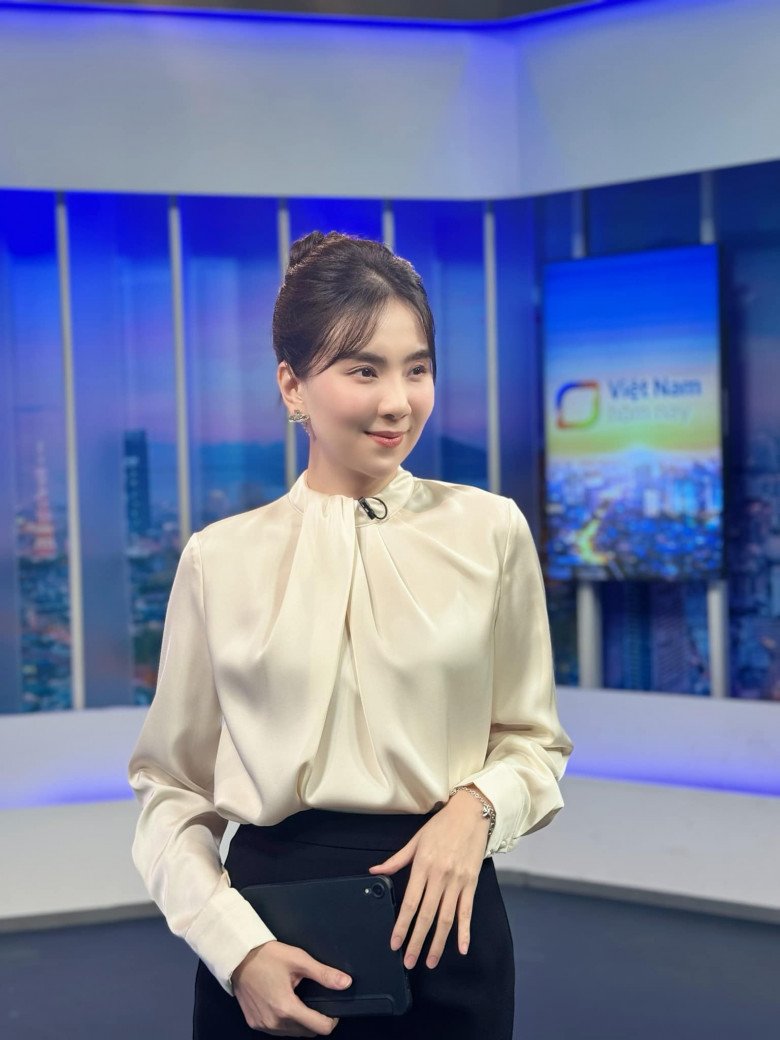 MC Mai Ngọc từ cô gái thời tiết đến khi thành BTV của chương trình Việt Nam hôm nay vẫn luôn để lại ấn tượng đẹp trong lòng khán giả.